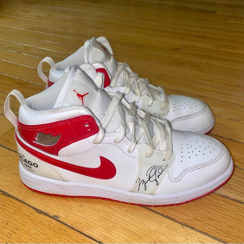 JORDAN 1 ‘ROOKIE SEASON’ SIGNED EDITION SZ 3